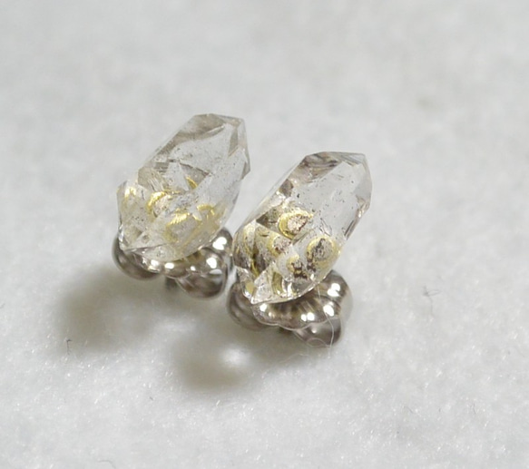 （1点もの）ハーキマーダイヤモンドのスタッドピアス・L（チタンポスト） 2枚目の画像