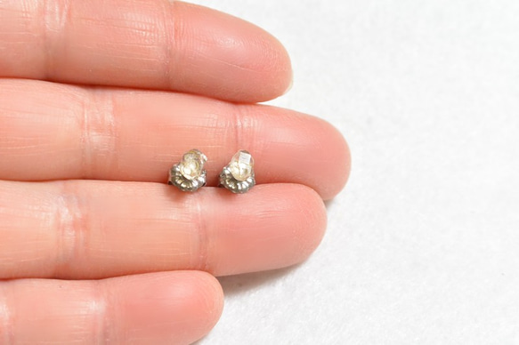（1点もの）ハーキマーダイヤモンドのスタッドピアス・S2（チタンポスト） 4枚目の画像