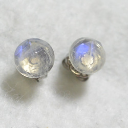 （1分）彩虹月光石·玫瑰切割耳環（7毫米·鈦金立柱） 第3張的照片