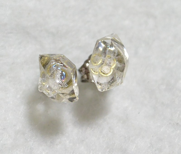 （1点もの）ハーキマーダイヤモンドのスタッドピアス・L（チタンポスト） 2枚目の画像