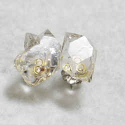 （1点もの）ハーキマーダイヤモンドのスタッドピアス・LL（チタンポスト） 3枚目の画像
