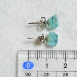 （1分）帶寶石磷灰石耳釘的耳釘 第5張的照片