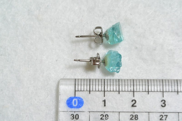 （1分）帶寶石磷灰石耳釘的耳釘 第5張的照片