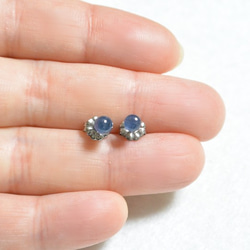 非洲藍色藍寶石耳釘（4 毫米，鈦耳釘） 第4張的照片