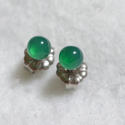 小綠瑪瑙耳環（4 毫米，鈦柱） 第5張的照片