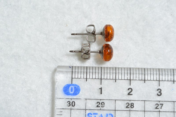 （1分）波羅的海琥珀耳釘·6毫米淺干邑（鈦柱） 第5張的照片