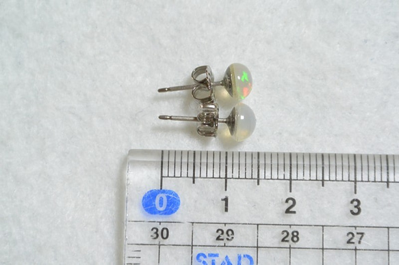 （1分）珍貴蛋白石耳釘（6毫米·鈦柱） 第5張的照片