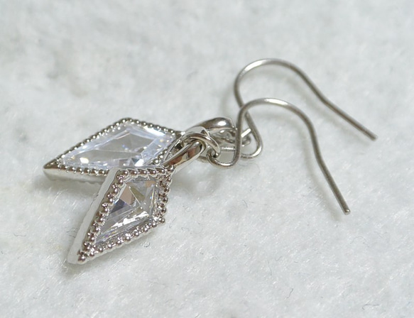 立方氧化鋯鑽石鈦耳環 第3張的照片