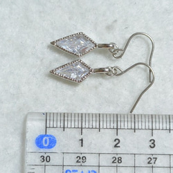 立方氧化鋯鑽石鈦耳環 第5張的照片