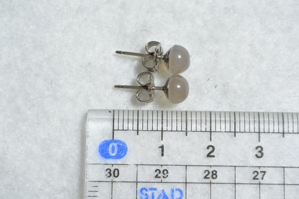 灰色瑪瑙耳釘（6毫米·鈦柱） 第5張的照片
