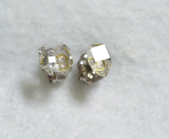 （1点もの）ハーキマーダイヤモンドのスタッドピアス・S（チタンポスト） 2枚目の画像