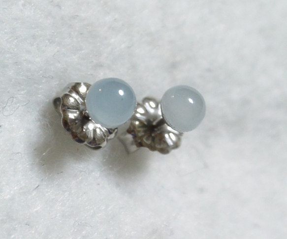 海藍寶石耳釘（4毫米·鈦柱） 第3張的照片