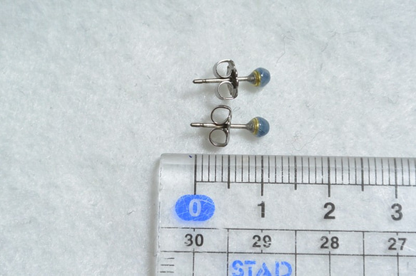 非洲藍色藍寶石耳釘（3毫米·鈦柱） 第5張的照片