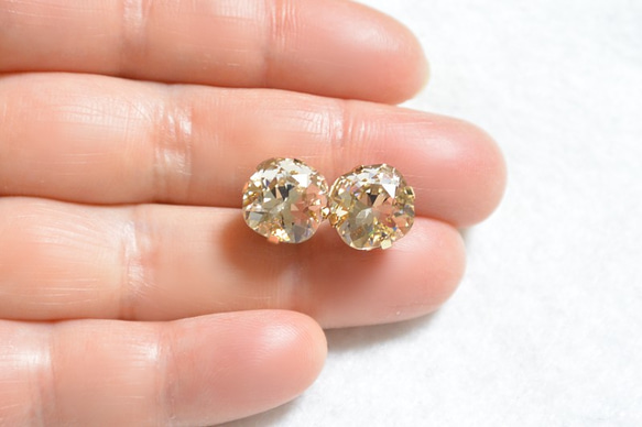 施華洛世奇大顆粒珠寶耳環（10毫米襯墊剪輕絲·鈦貼） 第4張的照片