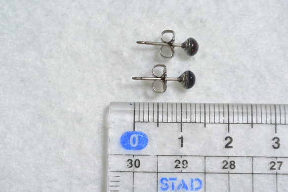 （一分）黑色蛋白石耳釘（4mm·鈦柱） 第5張的照片