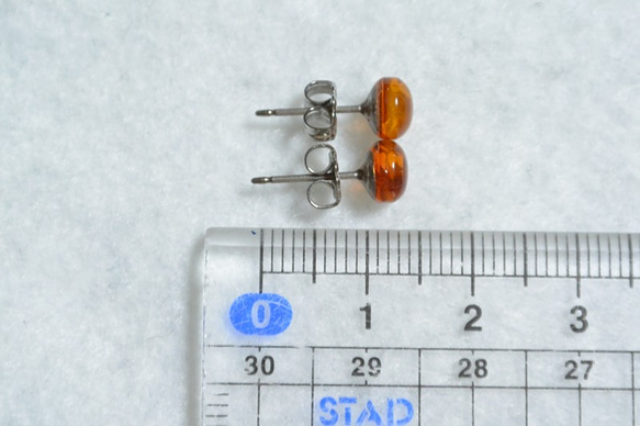 （單件）波羅的海琥珀耳釘，6毫米淺干邑（鈦柱） 第5張的照片