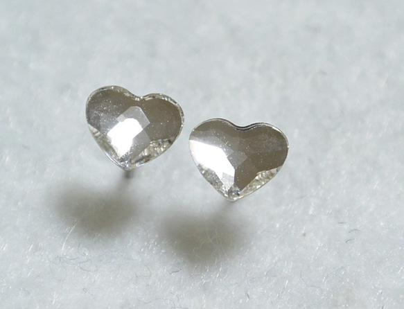 Swarovski Little Heart 耳環（水晶鈦金屬柱） 第1張的照片