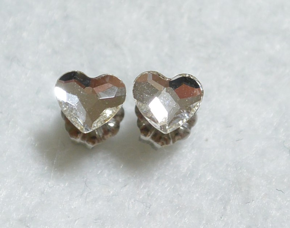 Swarovski Little Heart 耳環（水晶鈦金屬柱） 第3張的照片