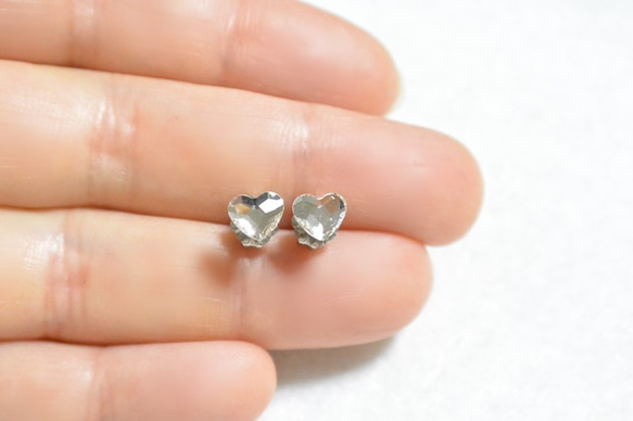 Swarovski Little Heart 耳環（水晶鈦金屬柱） 第4張的照片