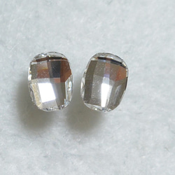 一顆施華洛世奇橢圓形耳環（水晶鈦柱） 第1張的照片