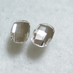 一顆施華洛世奇橢圓形耳環（水晶鈦柱） 第2張的照片