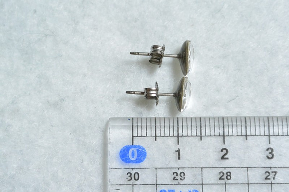 一顆施華洛世奇橢圓形耳環（水晶鈦柱） 第5張的照片