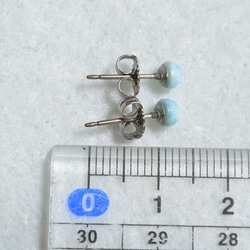 （１点もの）小粒ラリマーのスタッドピアス（4mm・チタンポスト） 5枚目の画像