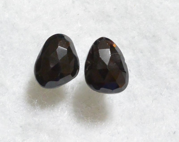 （1件）黑色尖晶石玫瑰切花耳環（鈦金屬帖子） 第1張的照片