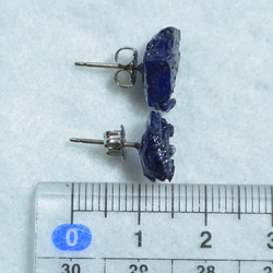 （一點）藍色藍寶石粗糙耳釘 第5張的照片