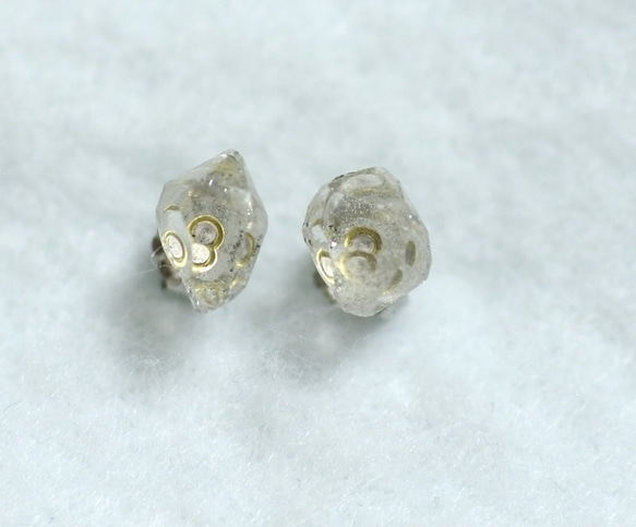 （1点もの）ハーキマーダイヤモンドのスタッドピアス・M（チタンポスト） 1枚目の画像