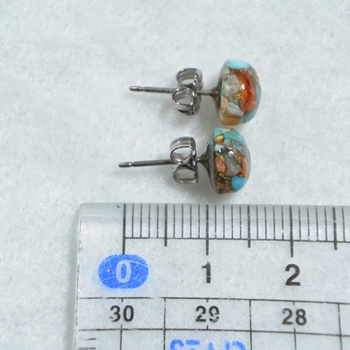 1点もの）オイスターカッパーターコイズのスタッドピアス（8mm・チタン 