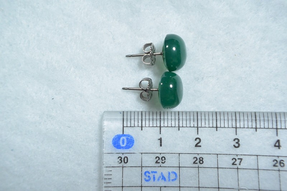 綠瑪瑙耳釘（10 毫米，鈦耳釘） 第5張的照片