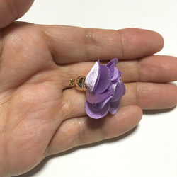 紫の花のチャーム 3枚目の画像