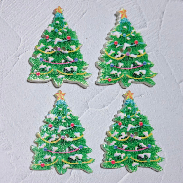 クリスマスツリーのウッドボタン 1枚目の画像