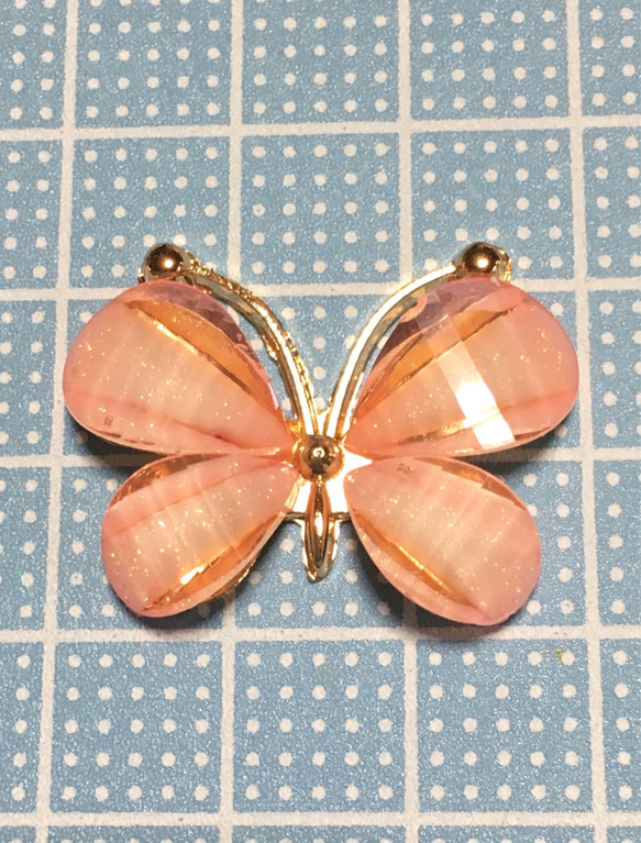 蝶のデコパーツ　ピンク 2枚目の画像