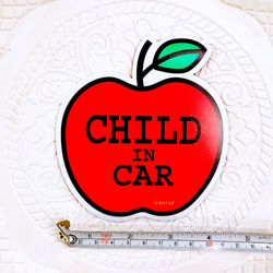 車用ステッカー　シールタイプ child in car 「リンゴあか」チャイルドインカー 2枚目の画像