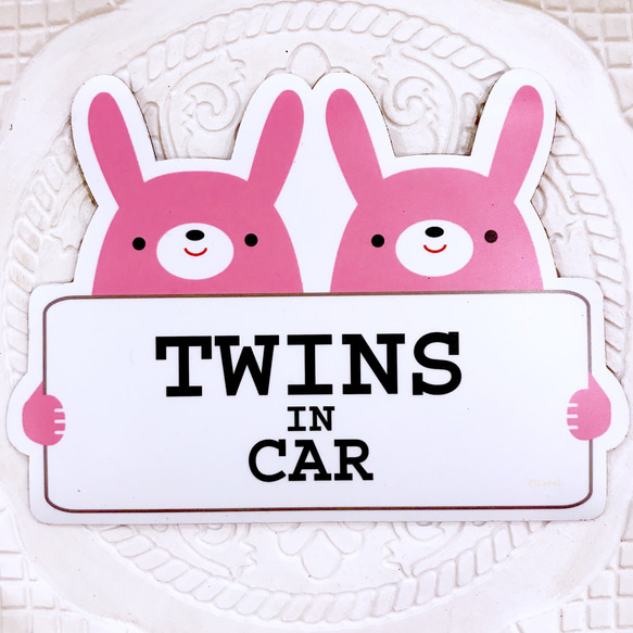 車用マグネット　双子 英語 twins in car 「ふたごうさぎ」ウサギ ツインズインカー　チャイルドインカー 1枚目の画像