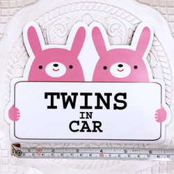 車用マグネット　双子 英語 twins in car 「ふたごうさぎ」ウサギ ツインズインカー　チャイルドインカー 2枚目の画像