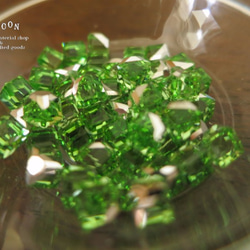 ライトグリーン クリスタル ガラス キューブ 4mm 10個入 2枚目の画像