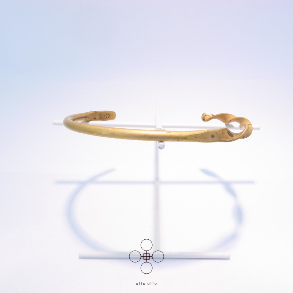 otto otto  バングル 一部ねじれ