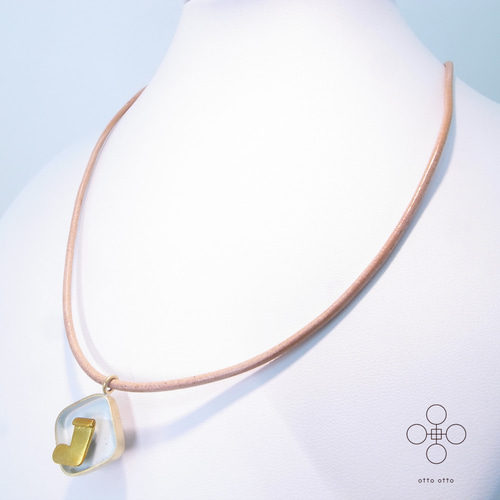 otto otto ネックレス 真鍮×レザー ひし形ピンバッジホルダー