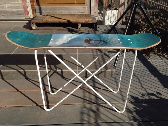スケートボード サイドテーブル 椅子 1枚目の画像