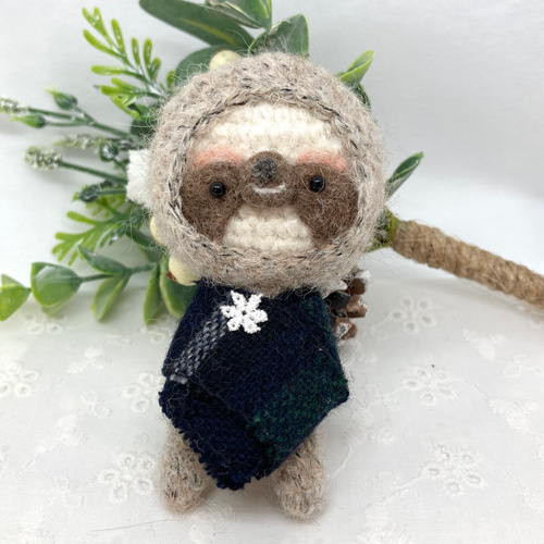 手のひらサイズのナマケモノちゃん(キーホルダー可) あみぐるみ