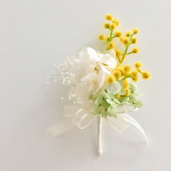 ミモザとプリザーブドフラワーのコサージュ 1枚目の画像