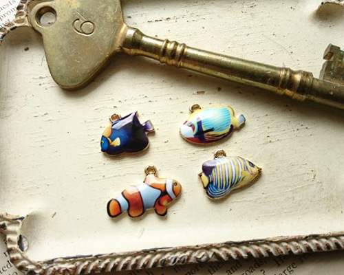 8/22変更！カラフル熱帯魚チャーム5個セット(種類選択可能)(バラ売り