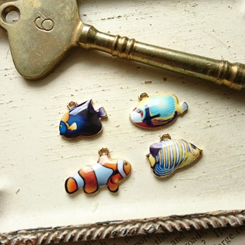 8/22変更！カラフル熱帯魚チャーム5個セット(種類選択可能)(バラ売り