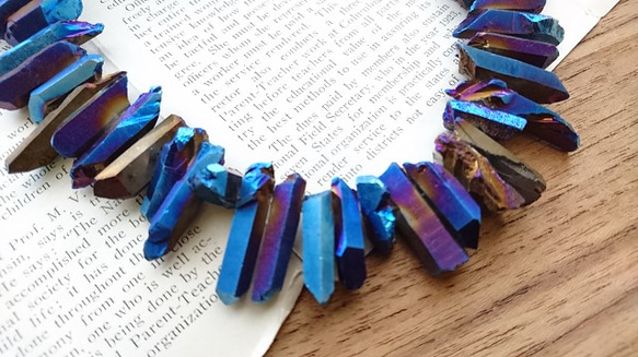 ポイントクォーツビーズ(メタリックブルー)6粒(バラ売り可能) 天然石