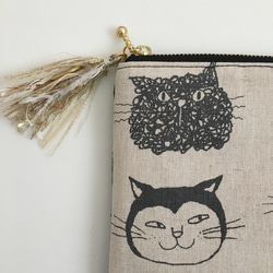 猫とインド刺繍リボンのフラットポーチ◇お花ブラック 4枚目の画像