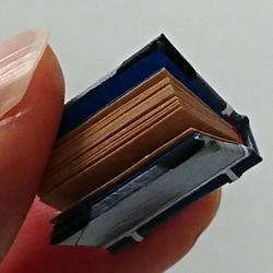 指先サイズのハードカバー豆本　（灰青） 2枚目の画像