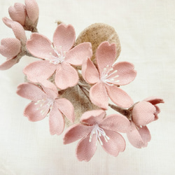 コットンリネンのコサージュ＊桜10.7cm（シェルピンク/ベージュ） 2枚目の画像